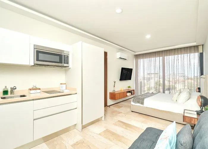 2 Bdrm Ocean View Private Pool Heart Of Town