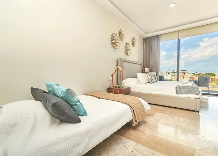 2 Bdrm Ocean View Private Pool Heart Of Town Apartment *