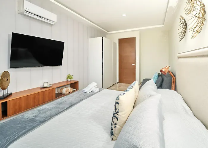 2 Bdrm Ocean View Private Pool Heart Of Town Apartment *