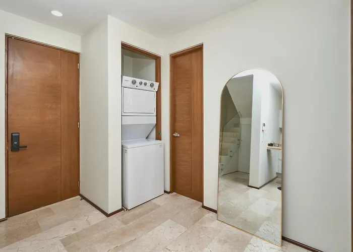 2 Bdrm Ocean View Private Pool Heart Of Town Apartment