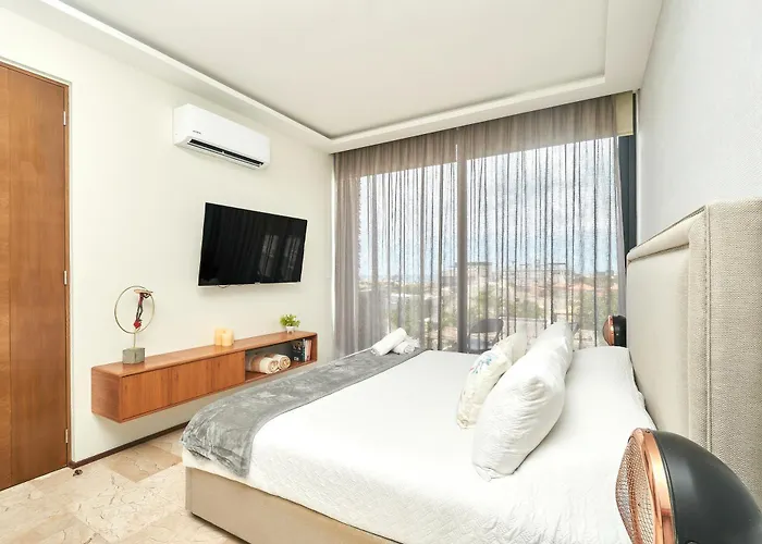 2 Bdrm Ocean View Private Pool Heart Of Town *