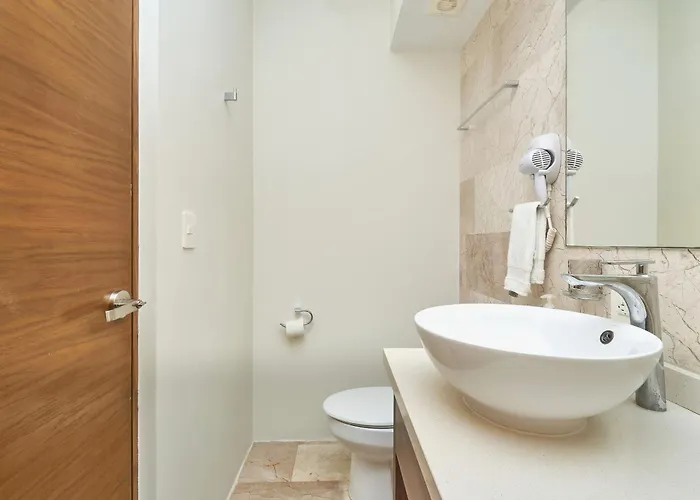 Apartment 2 Bdrm Ocean View Private Pool Heart Of Town *