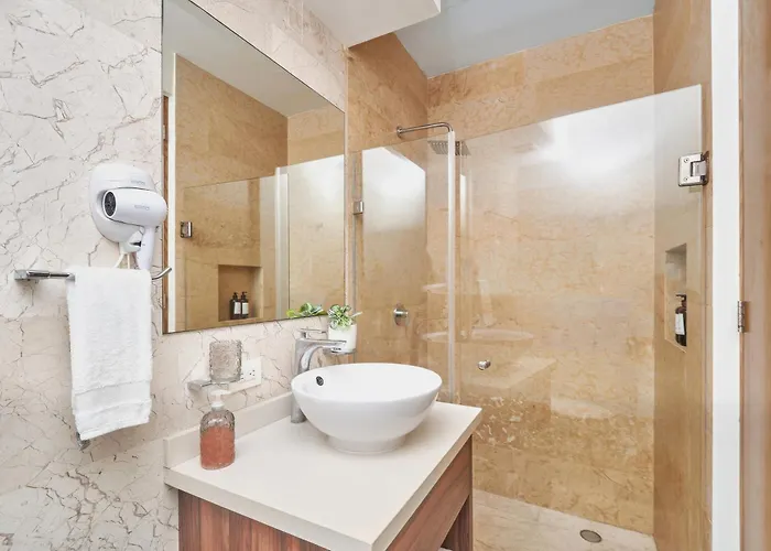2 Bdrm Ocean View Private Pool Heart Of Town *